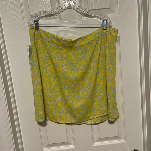 Abound Floral Mini Skirt 2X - Picture 2 of 5